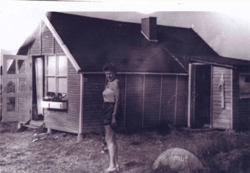 STIHUSVEJ 7, SMUT - LYSTRUP STRAND, navnet er malet på stenen. STIHUSVEJ 7, SMUT - LYSTRUP STRAND, navnet er malet på stenen.